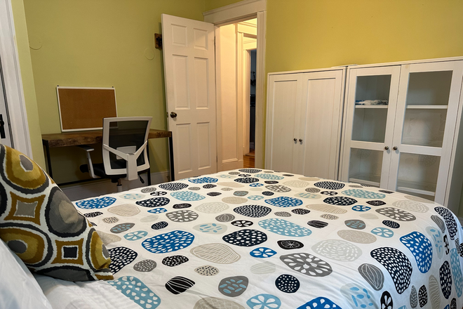 bedroom - Comfortable furnished bedroom for female tenant in beautiful home, near BC and BU.