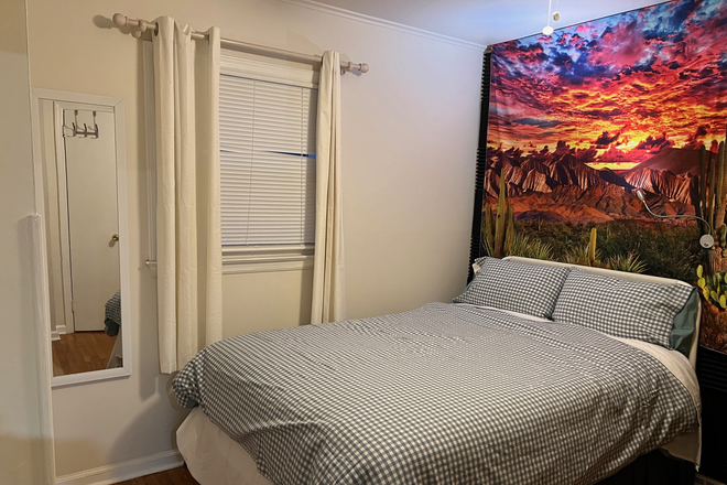 Room C with full size bed - Furnished room in shared home-Valley Rd-Princeton