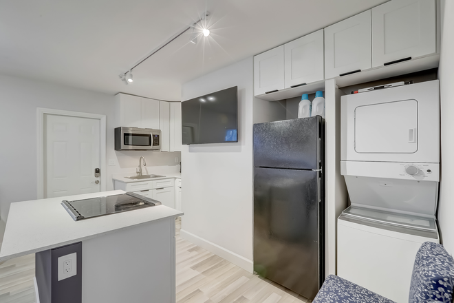 Kithen and laundry - Furnished 2 bed/1 bath in Riverside Park,  Ft. Lauderdale! (12 month lease, but negotiable) Triplex