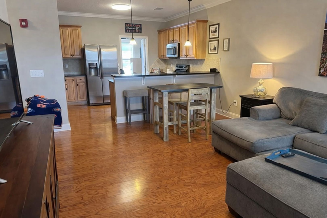  - 836 W. Glenn Ave. , Unit 212