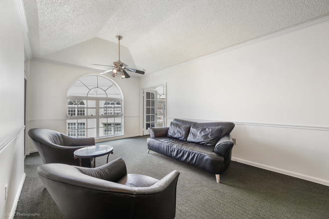 Living room - University Inn Condo 2Bed/2Bath PENTHOUSE unit directly across from UM!