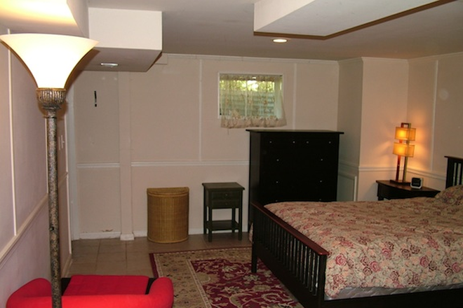 bed - Beautiful, peaceful, quiet furnished basement apartment close to AU
