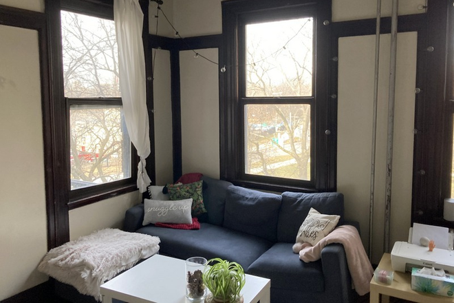 Living room - 4 Bed Available 9/1/26! *CONTACT NOAH 603-470-8181