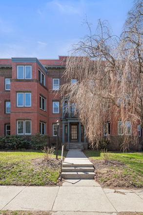 Beautiful! - Beautiful Furnished Condo near Brown on Blackstone Blvd