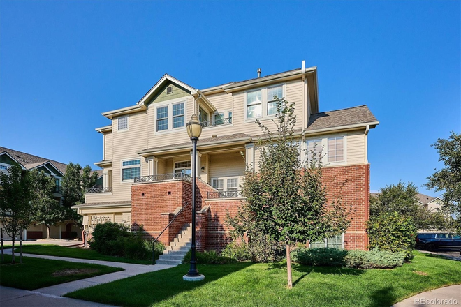 Exterior view - Private rooms in a spacious 3 bed/3.5 bath house