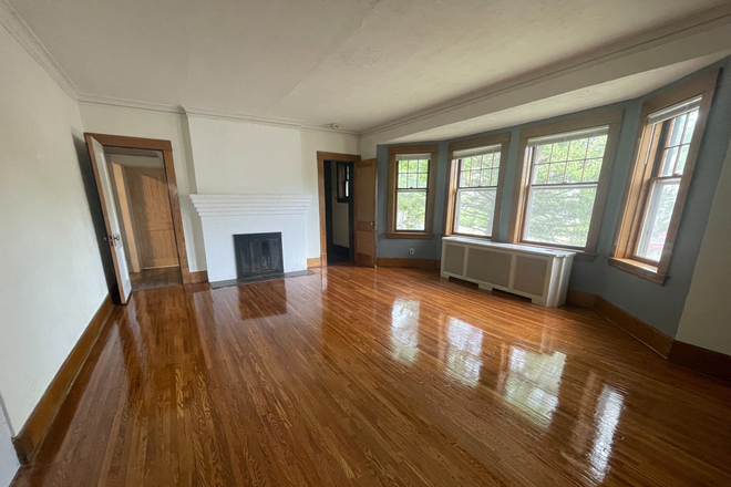 Living Room - Short Commute to Saint Thomas- Huge 5 Bed- SFH - 2 Car Garage House