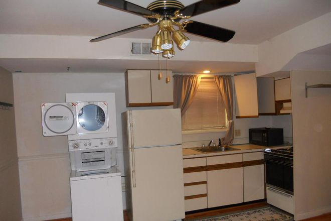 Kitchen and laundry - Studio Apt for one renter