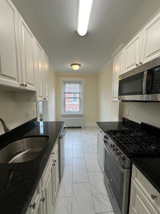 kitchen - **NO BROKERS FEE!!** 1 Bed / 1 Bath w/ HEAT&HOT WATER INCLU.! Apartments