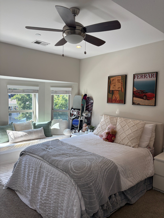 Bedroom - Spring sublease on the Hill (Girls only)