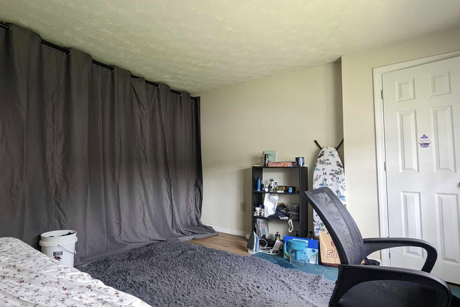 Room - Colonial Vlg. Apartments