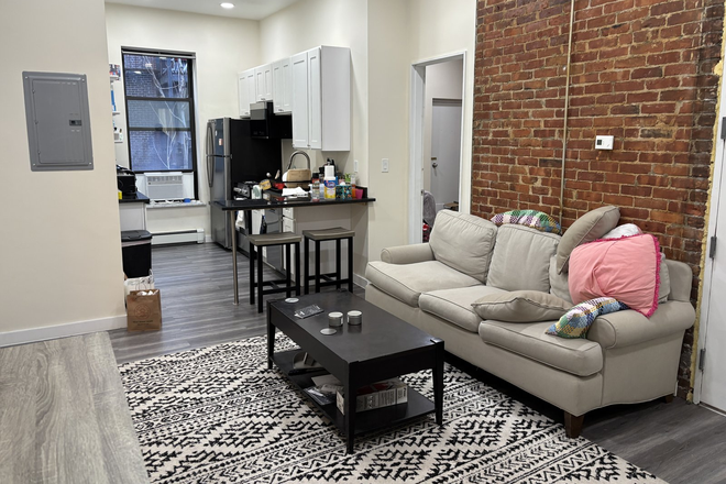 Living Room - Gorgeous 4 Bed 2 Bath on Cortes St - Available 9/1/26