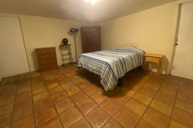 Bedroom - NICE PRIVATE STUDIO! ONLY A COUPLE OF BLOCKS FROM CAMPUS Apartments