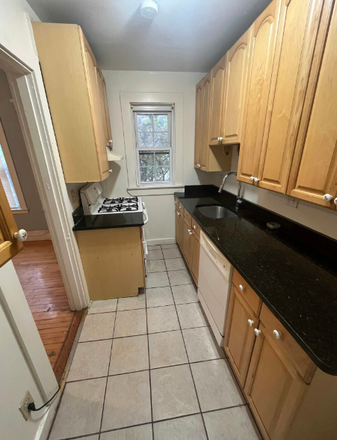 Call NOW for showings! 617-236-8600 - MAGAZINE ST - *NO FEE* DUPLEX 6BR IN CAMBRIDGEPORT AVAIL *9/1/2026* W/ H&HW INC, LNDRY IN BLDNG, DW! Apartments