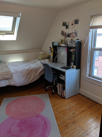 Bedroom #5 Top floor with Skylight - Room Available SEPTEMBER 1st Walk to HARVARD & PORTER
