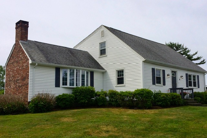 Front of House - Available for a group of 5! 5 Bedroom in Bonnet Shores!