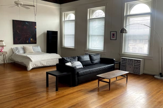 Living room/bedroom - Loft in Downtown Richmond