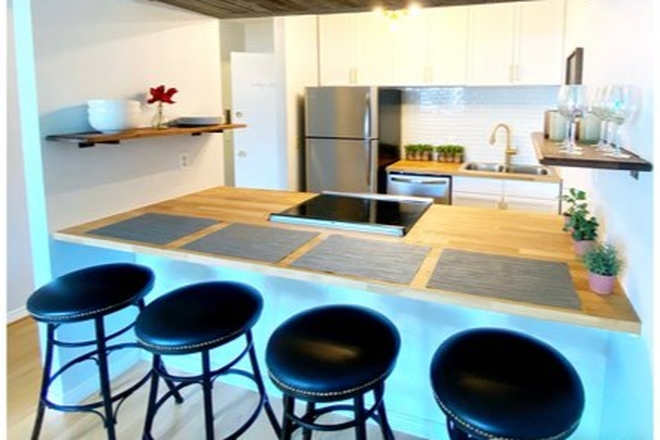Kitchen - 2 bed 1 bath condo w/pool close to campus & downtown