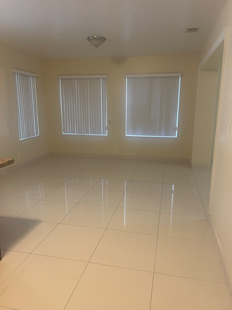 living area - 4/2 House- Across from Red Rd Commons...walk to UM Campus