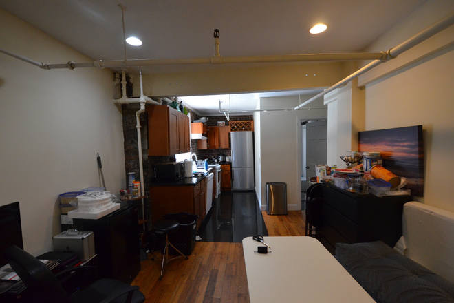 133 Peterborough St. - Renovated Basement 4-bed on Peterborough St! Available 9/1 Apartments