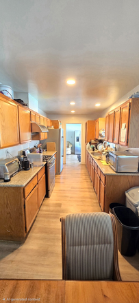 Kitchen - 2-minute WALK to UCR Campus- Affordable, 2 rooms available House