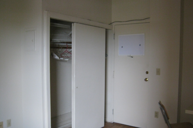 Studio - Studio Apt. at 1001 St. Paul Street on Hopkins intracampus bus line near Peabody