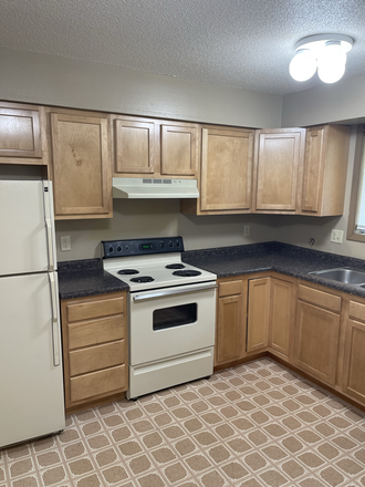 Kitchen - Three Bedrooms A Block From Downtown Apartments