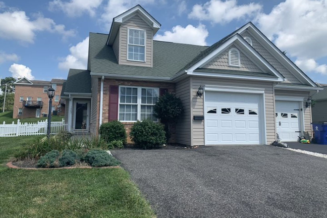  - 3 Bedroom, 2 Bath Townhouse-end unit 1 Car Garage