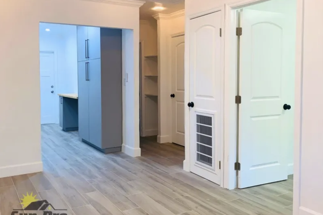 748 Living to Kitchen and bedroom view - 748 Bethune - Walk to Campus! Duplex