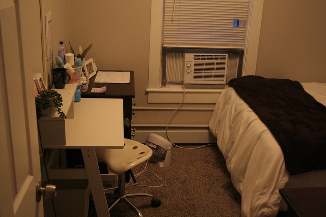 Bedroom #1 - 3 Bedroom House within walking distance to UCONN bus line and ECSU campus.