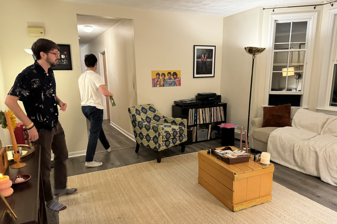 Living room *Will send pics of large bedroom upon contact - Summer Sublet next to Harvard Law School / Harvard Engineering Laboratory