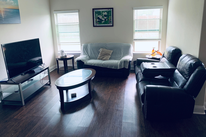 Living Room - Room in new home near campus