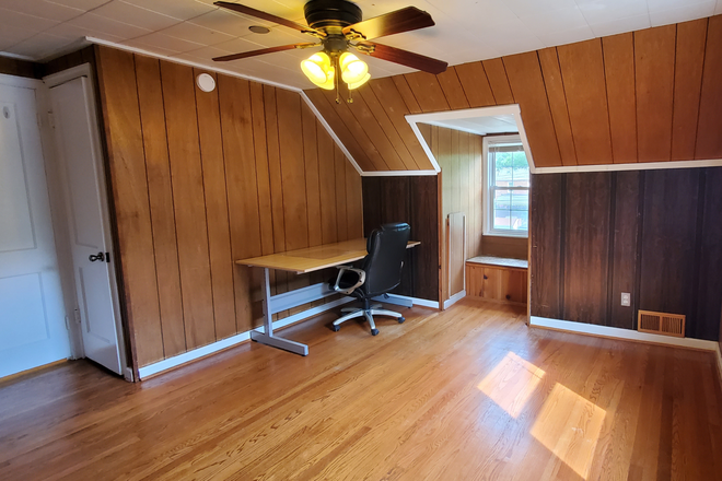 bedroom 2nd floor west, sunlight - Newly Renovated, Clean, Furnished, Large Clostes, Walk to UMD, Lidl Grocery