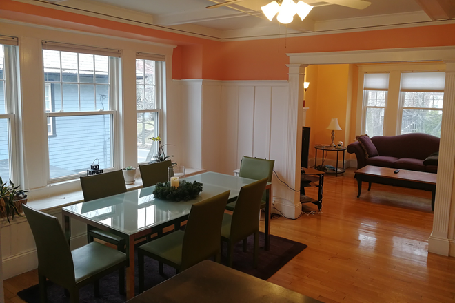 Dining room - Female Grad Students, Seek Female Grad Student Roommate, Rental