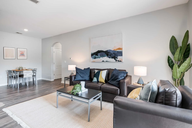 Living room - The Lodge on the Trail Apartments