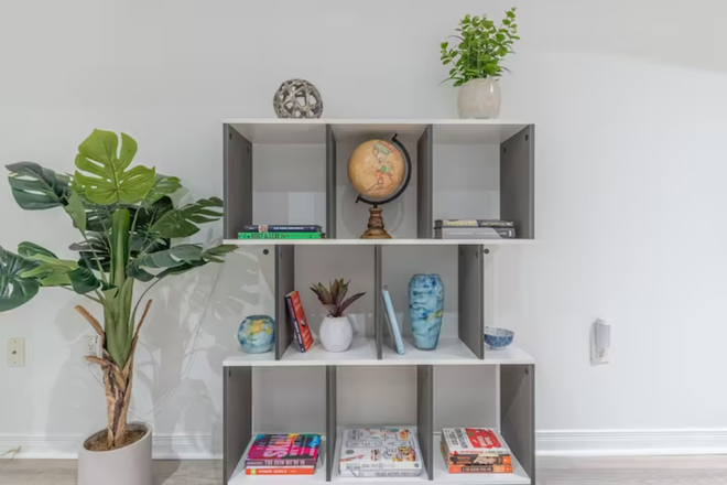 Bookshelf - Furnished Modern 1 Bedroom Apt 15 mins from U of T - September 2026