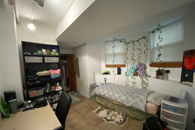 bedroom - brighton sublet $950/month Apartments