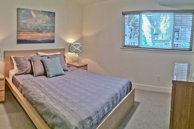 Bedroom 2 - Fully Furnished, All Inclusive Loft 2 bedroom/one bathroom walking distance to Pearl street.