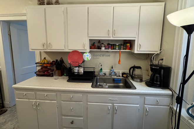 1 - Brookline 1 Bedroom Steps to C Line | Heat & Hot Water Included Apartments