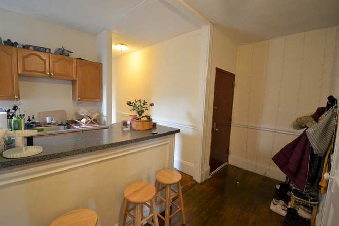 Photo - Renovated 3 Bedrooms inFenway across Target walk to Campus No Fee 9/1/26 Apartments