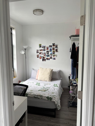 Bedroom - Sunny affordable room in a 3BHK, near Myrtle Ave station (25 mins to NYU Manhattan or Brooklyn)