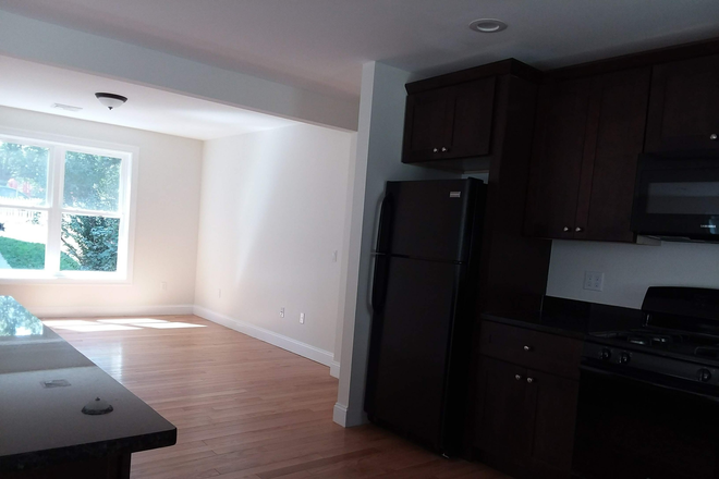 x - Rare 4 Bed / 4 Bath | 1,700 SF | Garage Parking | Central Air | 9/1 Apartments