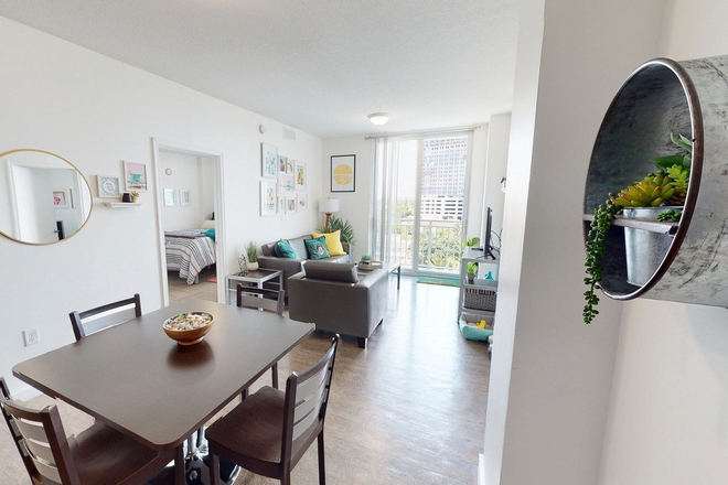 Family room - Offsite student apartments located immediately across from the FIU Modesto A. Maidique Campus