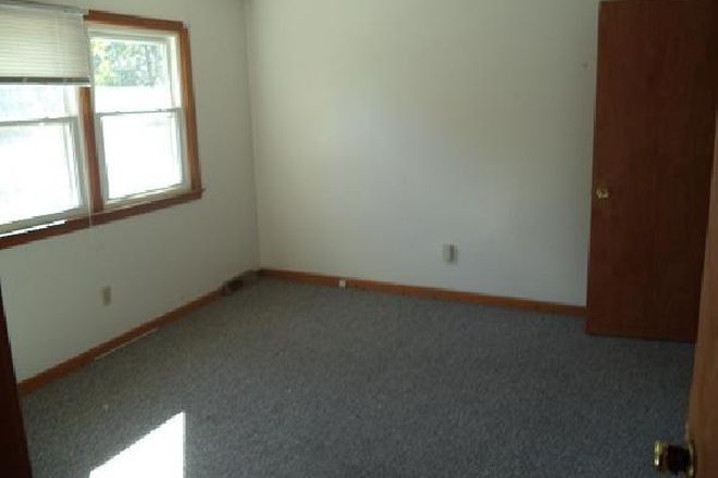 Bedroom - 11 Hobart Lane: 2 Br 1.5 Bath Townhouse (Campus Area)