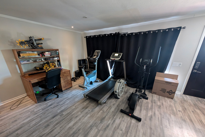 Exercise room - Furnished room, free parking, on bike path, close to bus/train House