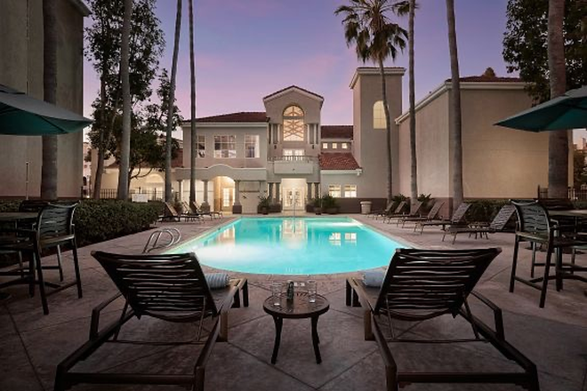 main pool - Private Loft in 3-BD+LOFT — Valentia Apartments in La Jolla