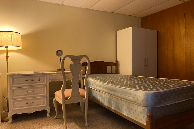 Bedroom - One bedroom available in a single family home close/walkable to campus.