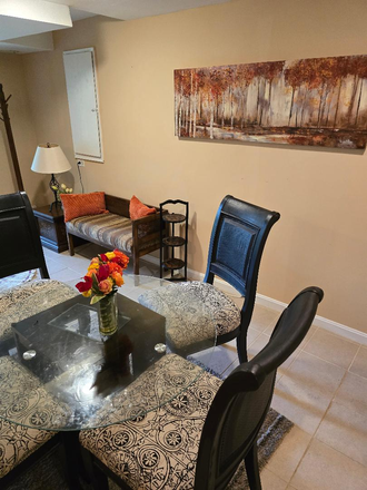 Dining - Nice, Quiet 2 bedroom unit in upscale neighborhood