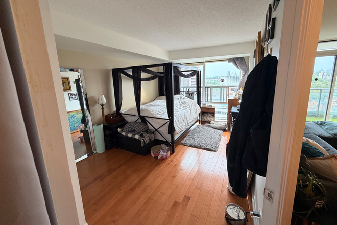 Bedroom - Bright Spacious Private Room & Bathroom w/ Gym Laundry Parking Storage - Steps from Subway & Campus!