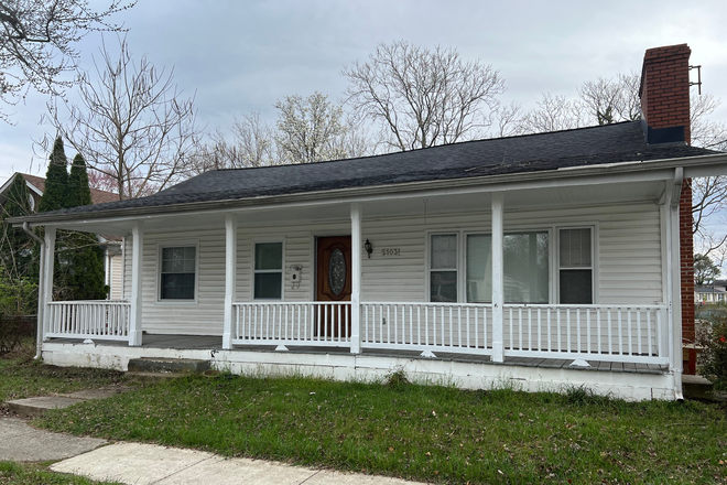 House Front - FULLY FURNISHED - 6 BED/5 BATH - $4600 - PETS OK House