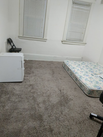 Bedroom - Apt near to CWRU, 10 min walking, short time lease: June & July, Only Male, one room in 2 bed apt